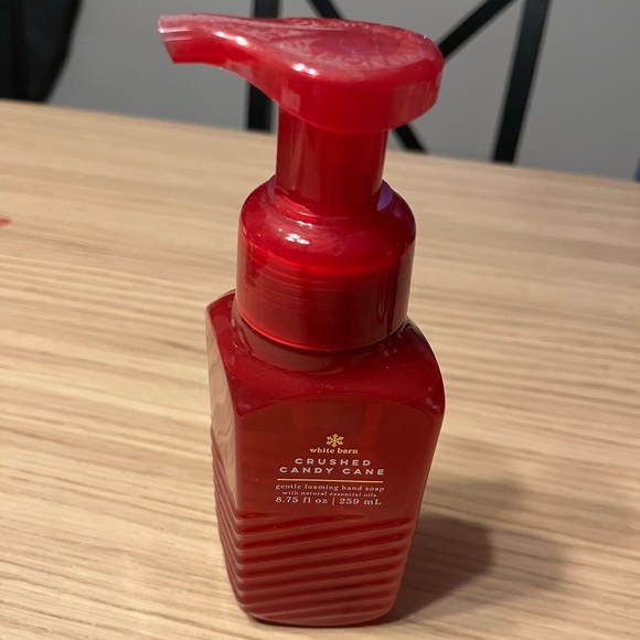 Bath & Body Works Foaming Hand Soap. Crushed Candy Cane. - Picture 2 of 3